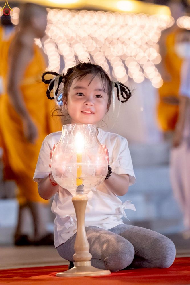 ภาพ No.253737:วันที่ 10 ตุลาคม พ.ศ. 2568 พิธีจุดประทีปบูชาพระผู้ปราบมาร, พิธีจุดประทีปบนพระมหาธรรมกายเจดีย์  20,000 ดวง เนื่องในวันคล้ายวันเกิดครบรอบ 141 ปี พระมงคลเทพมุนี (สด จนฺทสโร)