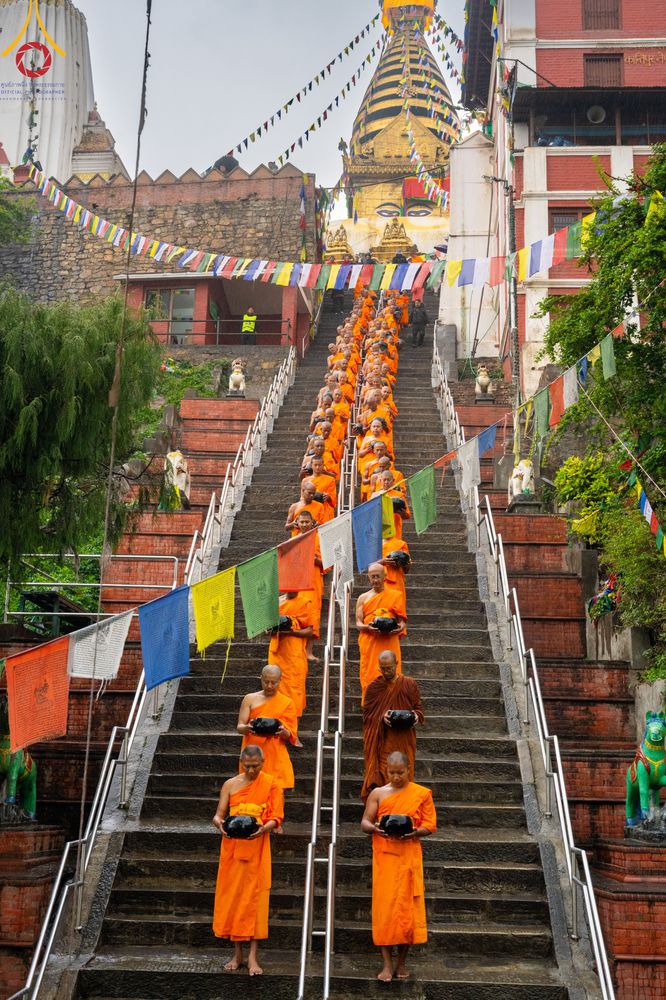 ภาพ No.317135:วันจันทร์ที่ 30 มีนาคม พ.ศ.2569 จาริกบิณฑบาตสยมภูนาทสู่พระราชวังหนุมานโดกา ประเทศเนปาล