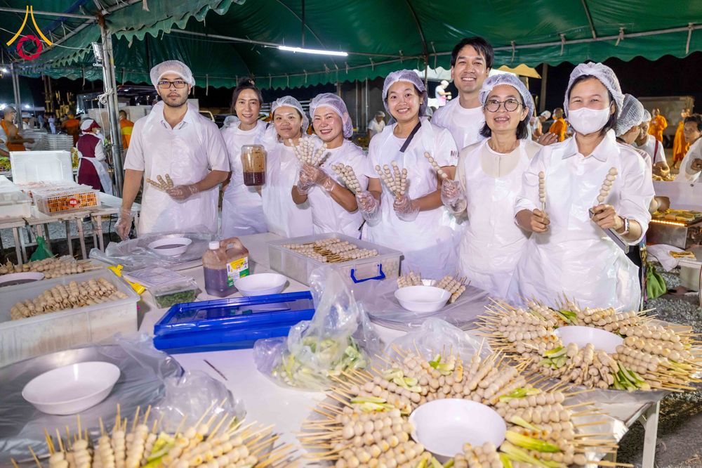 ภาพ No.300945:วันที่ 23 มกราคม พ.ศ. 2569 พิธีถวายภัตตาหารเป็นสังฆทาน แด่พระธรรมยาตรา ณ อนุสรณ์สถานบางปลา วัดบางปลา อำเภอบางเลน จังหวัดนครปฐม ในโครงการธรรมยาตรา กตัญญูบูชา มหาปูชนียาจารย์ พระมงคลเทพมุนี(สด จนฺทสโร) พระผู้ปราบมาร อนุสรณ์สถาน 7 แห่ง ปีที่ 14