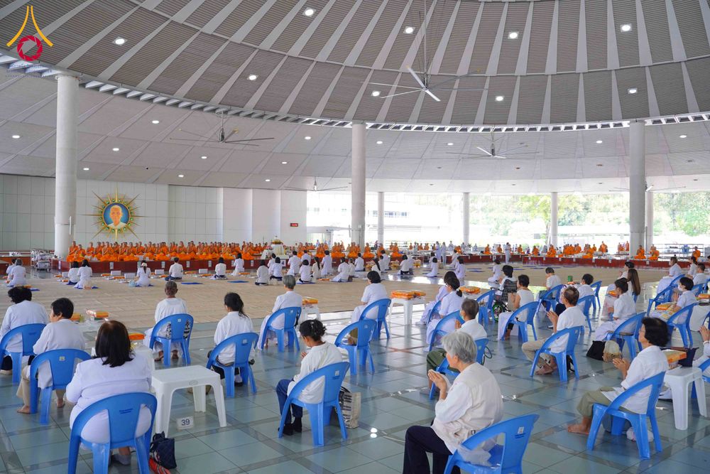 ภาพ No.320670:วันที่ 11 เมษายน พ.ศ.2569 พิธีถวายภัตตาหารเมนูสวรรค์ เพื่อการบรรลุธรรม ณ หอฉันคุณยายอาจารย์ฯ วัดพระธรรมกาย