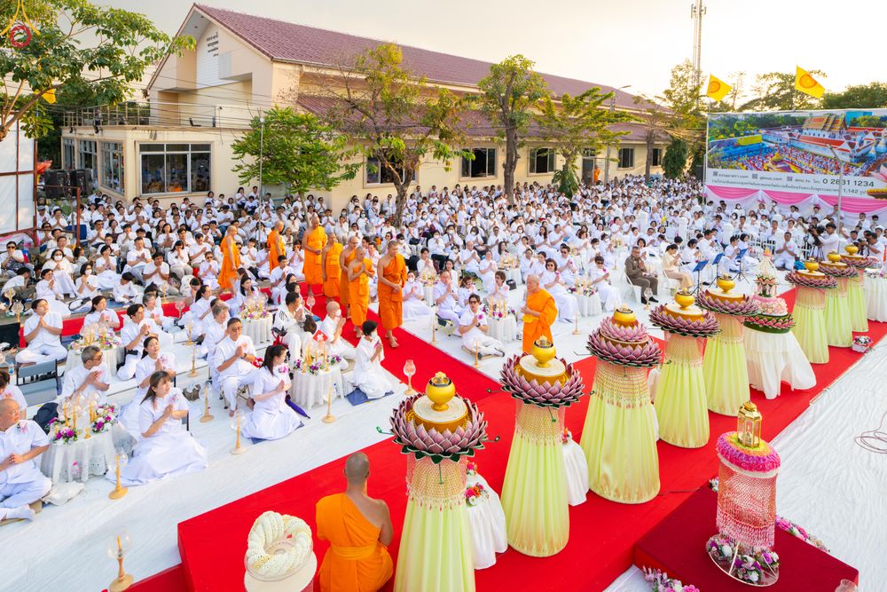 ภาพ No.296831:วันที่ 17 มกราคม พ.ศ. 2569 พิธีจุดประทีปถวายเป็นพุทธบูชา และบูชาธรรมมหาปูชนียาจารย์  ณ วัดโบสถ์บน ต.บางคูเวียง จ.นนทบุรี อนุสรณ์สถานลำดับที่ 4 สถานที่เกิดด้วยกายธรรม ในโครงการธรรมยาตรา กตัญญูบูชา มหาปูชนียาจารย์ พระมงคลเทพมุนี(สด จนฺทสโร) พระผู้ปราบมาร อ