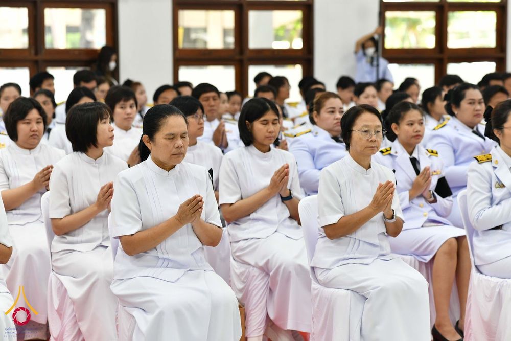 ภาพ No.344205:วันที่ 12 สิงหาคม พ.ศ. 2569  พสกนิกรชาวอำเภอคลองหลวง พร้อมใจร่วมพิธีสวดพระพุทธมนต์และทำบุญตักบาตรถวายพระราชกุศล เนื่องในวันคล้ายวันพระราชสมภพ สมเด็จพระบรมราชชนนีพันปีหลวง และวันแม่แห่งชาติ 12 สิงหาคม 2569