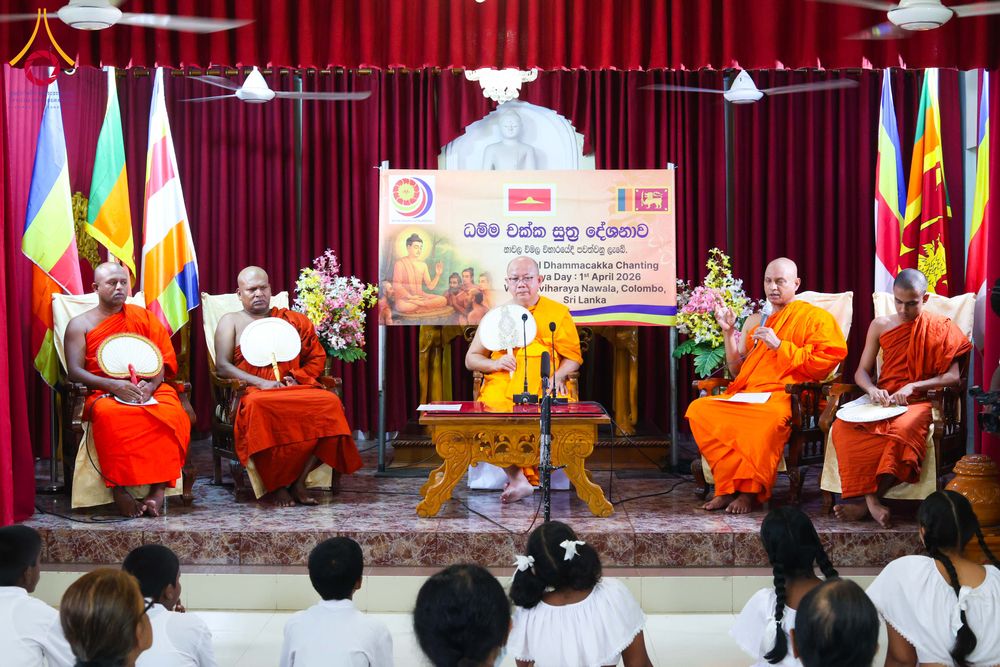 ภาพ No.317770:วันที่ 1 เมษายน พ.ศ. 2569 พิธีสวดธัมมจักกัปปวัตตนสูตรนานาชาติ ในวันพระใหญ่ ขึ้น 15 ค่ำ เดือน 5 (Poya Day)  ณ ศรีธรรมนันทะปิริเวนะ เเละ  วัดวิมลวิหาร นาวละ ประเทศศรีลังกา