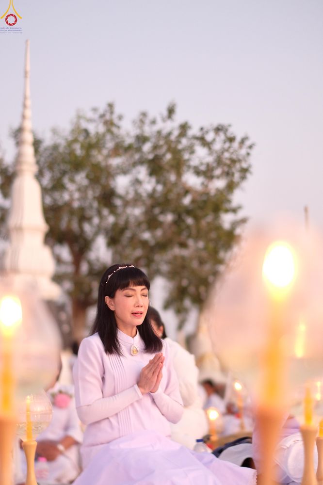 ภาพ No.294077:วันที่ 13 มกราคม พ.ศ. 2569 พิธีจุดประทีปถวายเป็นพุทธบูชา และบูชาธรรมมหาปูชนียาจารย์  (ภาพชุดที่ 2) ณ วัดสองพี่น้อง ต.ต้นตาล อ.สองพี่น้อง จ.สุพรรณบุรี ในโครงการธรรมยาตรา กตัญญูบูชา มหาปูชนียาจารย์ พระมงคลเทพมุนี(สด จนฺทสโร) พระผู้ปราบมาร อนุสรณ์สถาน 7 แห่