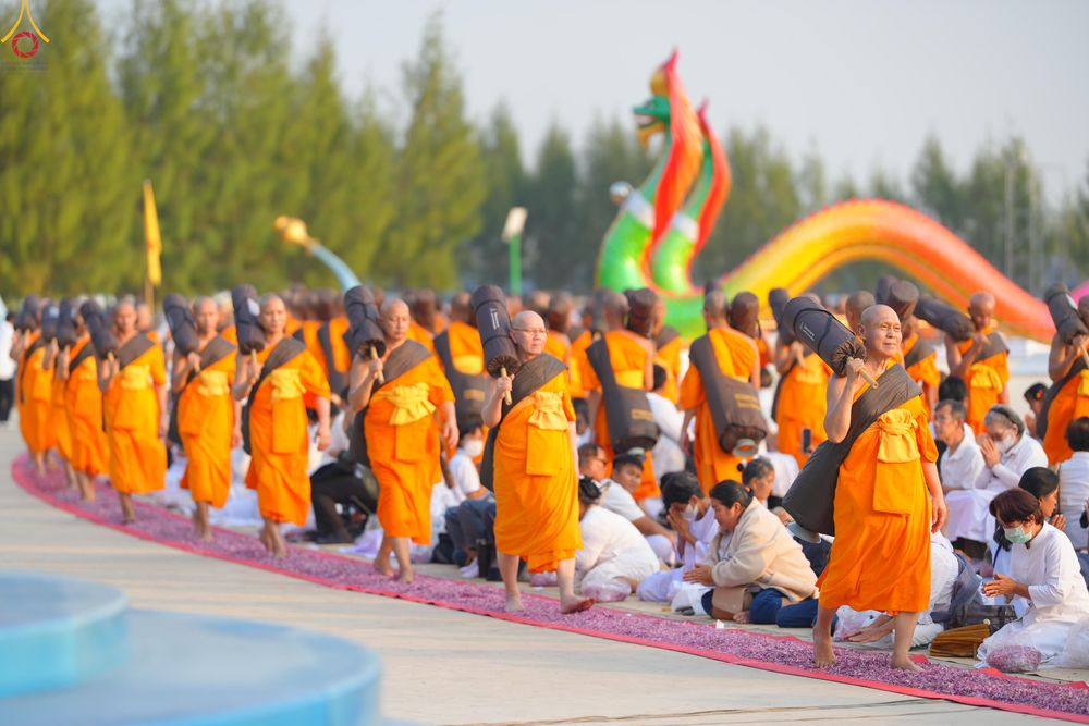 ภาพ No.299660:วันที่ 18 มกราคม พ.ศ. 2569 พิธีต้อนรับพระธรรมยาตรา (ภาพชุดที่ 2) ณ อนุสรณ์สถานลำดับที่ 5  สถานที่เผยแผ่วิชชาธรรมกายครั้งแรก อนุสรณ์สถานบางปลา วัดบางปลา อำเภอบางเลน จังหวัดนครปฐม ในโครงการธรรมยาตรา กตัญญูบูชา มหาปูชนียาจารย์ พระมงคลเทพมุนี(สด จนฺทสโร) พระ