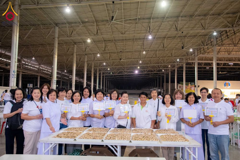 ภาพ No.287308:วันที่ 3 มกราคม พ.ศ.2569 พิธีถวายภัตตาหารเป็นสังฆทาน แด่พระธรรมยาตรา ณ วัดพระธรรมกาย  จังหวัดปทุมธานี ในโครงการธรรมยาตรา กตัญญูบูชา มหาปูชนียาจารย์ พระมงคลเทพมุนี(สด จนฺทสโร) พระผู้ปราบมาร อนุสรณ์สถาน 7 แห่ง ปีที่ 14