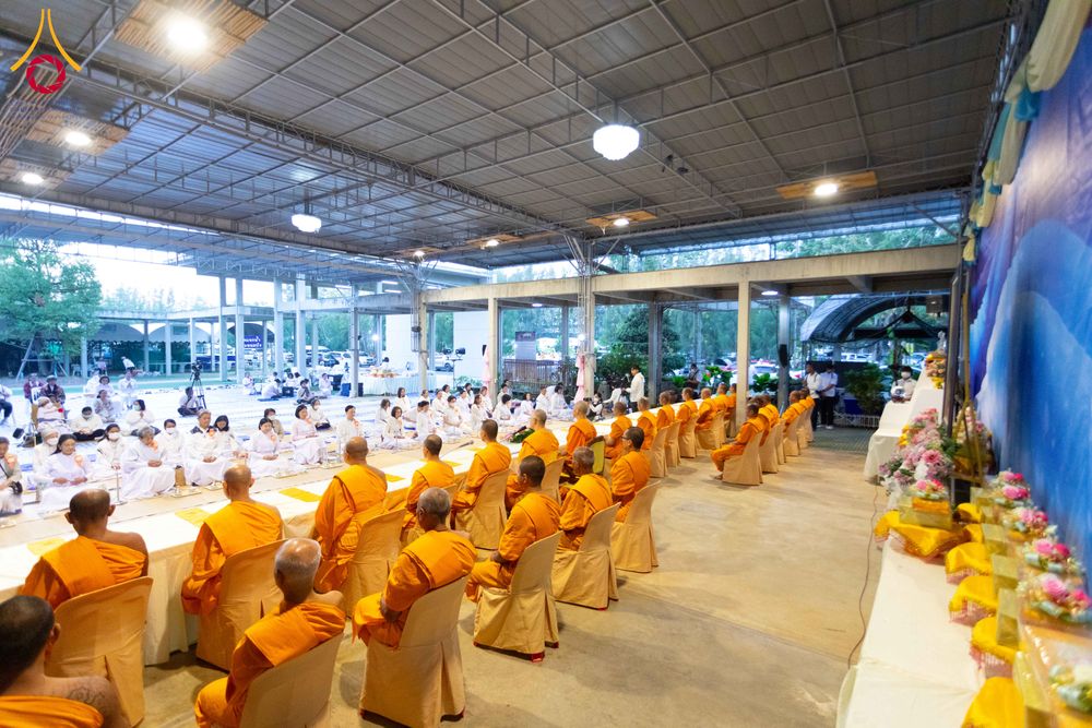 ภาพ No.292589:วันที่ 12 มกราคม พ.ศ. 2569 พิธีถวายภัตตาหารเป็นสังฆทาน แด่พระธรรมยาตรา ณ อนุสรณ์สถานมหาวิหารพระมงคลเทพมุนี (โลตัสแลนด์) อ.สองพี่น้อง จ.สุพรรณบุรี ในโครงการธรรมยาตรา กตัญญูบูชา มหาปูชนียาจารย์ พระมงคลเทพมุนี(สด จนฺทสโร) พระผู้ปราบมาร อนุสรณ์สถาน 7 แห่ง ปี