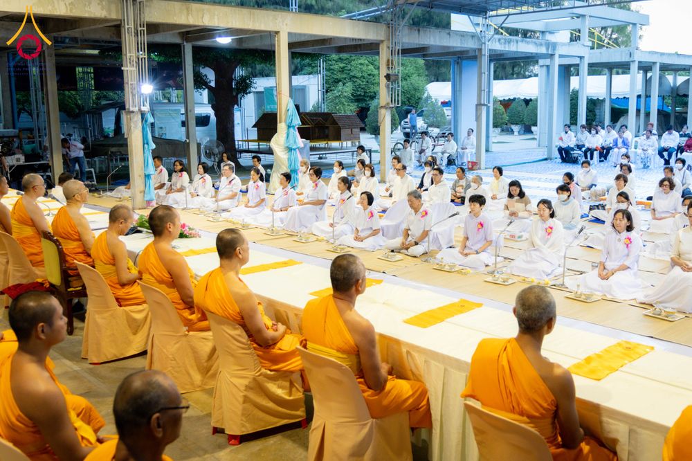 ภาพ No.293492:วันที่ 13 มกราคม พ.ศ. 2569 พิธีถวายภัตตาหารเป็นสังฆทาน แด่พระธรรมยาตรา ณ อนุสรณ์สถานมหาวิหารพระมงคลเทพมุนี (โลตัสแลนด์) อ.สองพี่น้อง จ.สุพรรณบุรี ในโครงการธรรมยาตรา กตัญญูบูชา มหาปูชนียาจารย์ พระมงคลเทพมุนี(สด จนฺทสโร) พระผู้ปราบมาร อนุสรณ์สถาน 7 แห่ง ปี