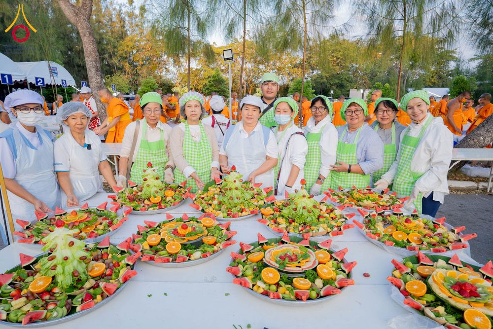 ภาพ No.289583:วันที่ 7 มกราคม พ.ศ. 2569 พิธีถวายภัตตาหารเป็นสังฆทาน แด่พระธรรมยาตรา ในโครงการธรรมยาตรา กตัญญูบูชา มหาปูชนียาจารย์ พระมงคลเทพมุนี(สด จนฺทสโร) พระผู้ปราบมาร อนุสรณ์สถาน 7 แห่ง ปีที่ 14 ณ อนุสรณ์สถานมหาวิหารพระมงคลเทพมุนี (โลตัสแลนด์) อ.สองพี่น้อง จ.สุพรร