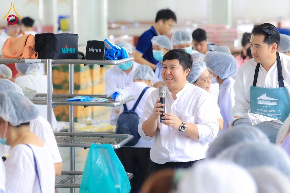 ภาพ No.323584:วันที่ 21 เมษายน 2569 ปอกทุเรียน 26 ตัน 75,000 กล่อง เตรียมงานถวายสังฆทาน40000กว่าวัดทั่วประเทศ