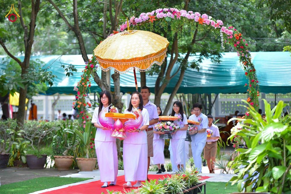 ภาพ No.346550:วันอาทิตย์ที่ 30 สิงหาคม พ.ศ.2569 พิธีทอดผ้าป่า สวดธรรมจักรกัปปวัตนสูตรกลั่นแผ่นดินโปรยรัตนชาติ  สถาปนาองค์พระเจดีย์เพื่อสร้างสันติภาพโลก  ณ ศูนย์ปฏิบัติธรรมพนมสารคาม (เพชรตะวัน) จังหวัดฉะเชิงเทรา