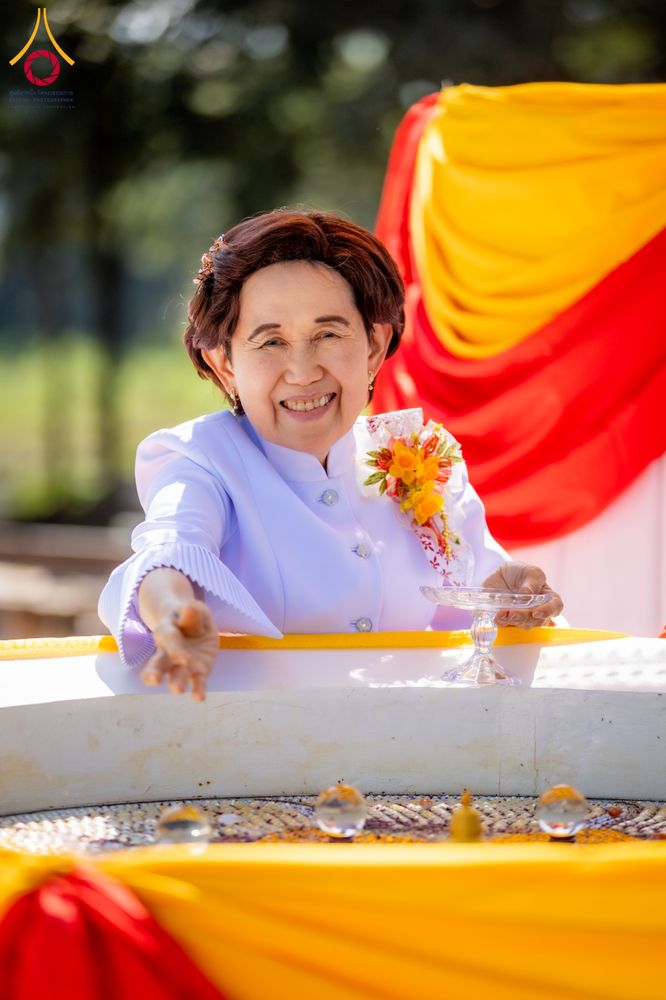 ภาพ No.285794:วันพุธที่ 10 ธันวาคม พ.ศ.2568  พิธีตอกเสาเข็มมงคลต้นสุดท้าย รองรับองค์พระเจดีย์เพื่อสร้างสันติภาพโลก ณ ศูนย์ปฏิบัติธรรมและศูนย์อบรมเยาวชน ชัยนาท