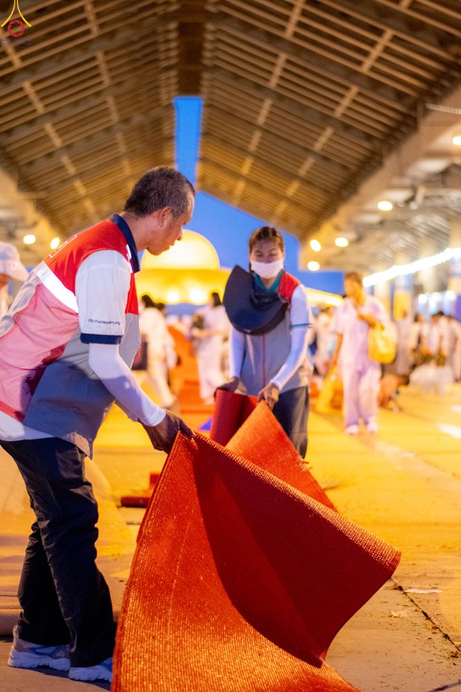 ภาพ No.296106:ภาพเบื้องหลังอาสาสมัครรวมใจ ชุดที่ 1 ในโครงการธรรมยาตรา กตัญญูบูชา มหาปูชนียาจารย์ พระมงคลเทพมุนี(สด จนฺทสโร) พระผู้ปราบมาร อนุสรณ์สถาน 7 แห่ง ปีที่ 14