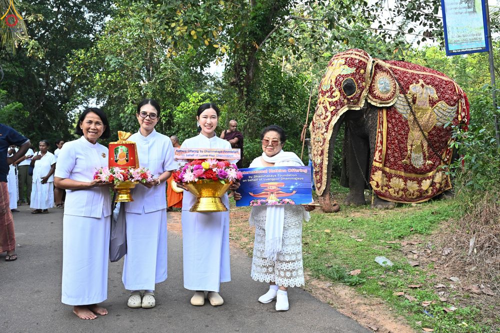 ภาพ No.278851:วันที่ 1 พฤศจิกายน  2568 กฐินสมทบวัดต่างประเทศ โดยคณะศิษยานุศิษย์ บูชาธรรม 81 ปี หลวงพ่อธัมมชโย กฐินช้างศรีลังกา  ณ วัดสุวรรณวิหาร เขตอาวิซาเวรี ประเทศศรีลังกา