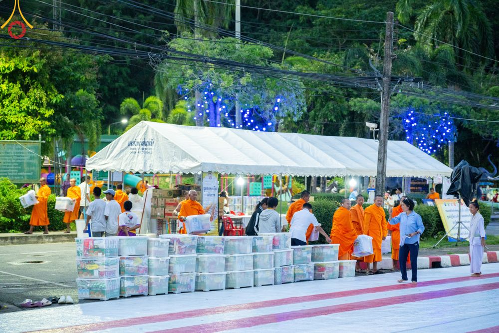 ภาพ No.341119:วันที่ 27 กรกฎาคม พ.ศ. 2569 พิธีตักบาตรพระ 1,000 รูป เมืองพัทลุง  ณ ถนนราเมศวร์ อ.เมือง จ.พัทลุง