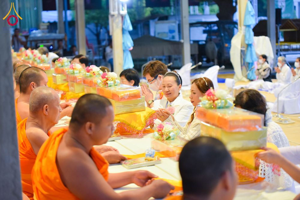 ภาพ No.292585:วันที่ 12 มกราคม พ.ศ. 2569 พิธีถวายภัตตาหารเป็นสังฆทาน แด่พระธรรมยาตรา ณ อนุสรณ์สถานมหาวิหารพระมงคลเทพมุนี (โลตัสแลนด์) อ.สองพี่น้อง จ.สุพรรณบุรี ในโครงการธรรมยาตรา กตัญญูบูชา มหาปูชนียาจารย์ พระมงคลเทพมุนี(สด จนฺทสโร) พระผู้ปราบมาร อนุสรณ์สถาน 7 แห่ง ปี