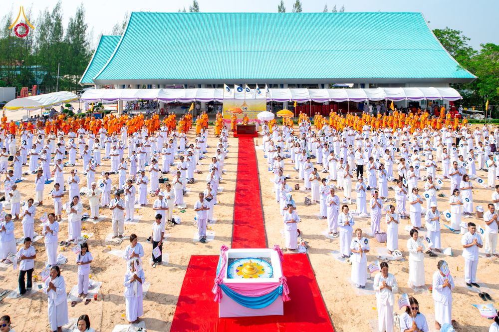 ภาพ No.327168:วันศุกร์ที่ 1 พฤษภาคม พ.ศ.2569 พิธีทอดผ้าป่า โปรยรัตนชาติ ตอกเสาเข็มมงคลต้นแรก สถาปนา “องค์พระเจดีย์เพื่อสร้างสันติภาพโลก” (แห่งแรกของภาคอีสาน) ณ ธุดงคสถานอำนาจเจริญ  อ.เมือง จ.อำนาจเจริญ