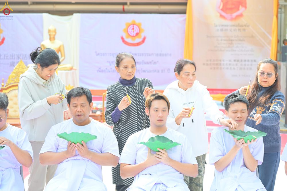 ภาพ No.280811:วันที่ 27 ธันวาคม พ.ศ. 2568  พิธีปลงผมนาคธรรมทายาท โครงการอุปสมบทหมู่บูชาธรรม 81 ปี หลวงพ่อธัมมชโย  ณ สมาคมพุทธ เขตตงช้ง ฮ่องกง