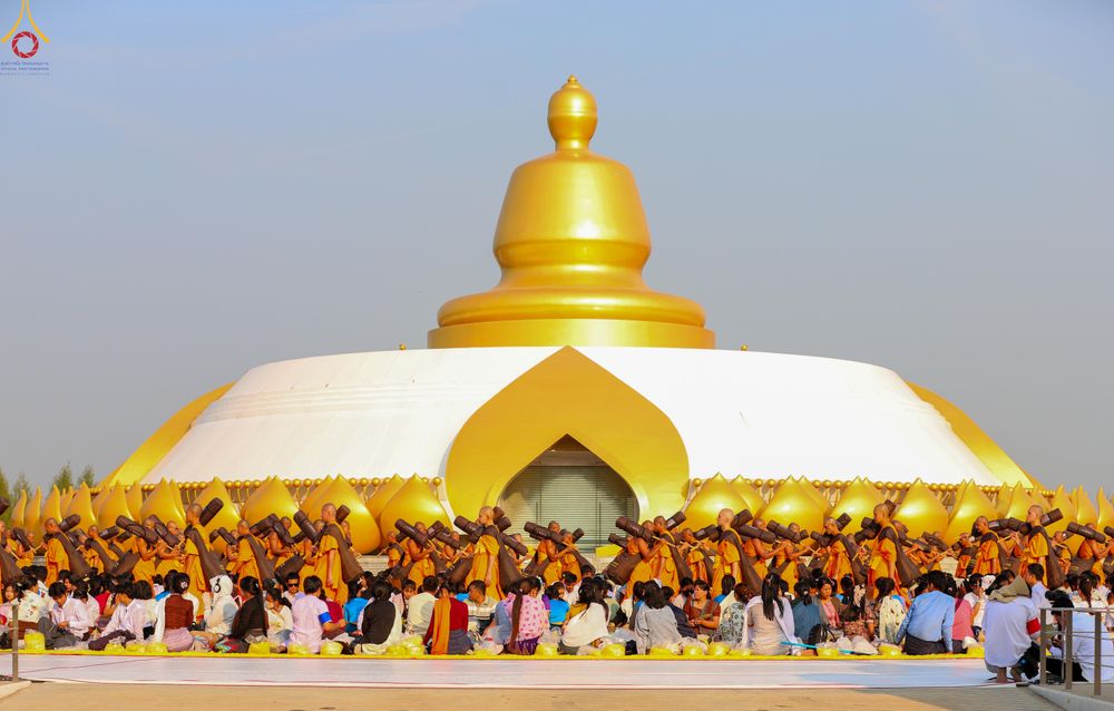 ภาพ No.299604:วันที่ 18 มกราคม พ.ศ. 2569 พิธีต้อนรับพระธรรมยาตรา (ภาพชุดที่ 2) ณ อนุสรณ์สถานลำดับที่ 5  สถานที่เผยแผ่วิชชาธรรมกายครั้งแรก อนุสรณ์สถานบางปลา วัดบางปลา อำเภอบางเลน จังหวัดนครปฐม ในโครงการธรรมยาตรา กตัญญูบูชา มหาปูชนียาจารย์ พระมงคลเทพมุนี(สด จนฺทสโร) พระ