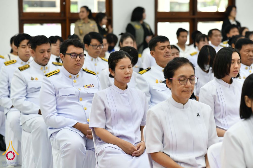 ภาพ No.344250:วันที่ 12 สิงหาคม พ.ศ. 2569  พสกนิกรชาวอำเภอคลองหลวง พร้อมใจร่วมพิธีสวดพระพุทธมนต์และทำบุญตักบาตรถวายพระราชกุศล เนื่องในวันคล้ายวันพระราชสมภพ สมเด็จพระบรมราชชนนีพันปีหลวง และวันแม่แห่งชาติ 12 สิงหาคม 2569