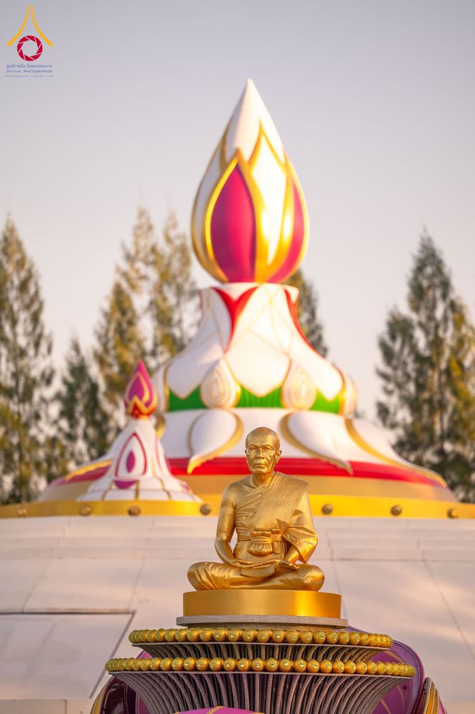 ภาพ No.290693:วันที่ 8 มกราคม พ.ศ. 2569 พระธรรมยาตราปฏิบัติธรรม และถ่ายภาพหมู่ประวัติศาสตร์ ในโครงการธรรมยาตรา กตัญญูบูชามหาปูชนียาจารย์ พระมงคลเทพมุนี(สด จนฺทสโร) พระผู้ปราบมาร อนุสรณ์สถาน 7 แห่ง ปีที่ 14 ณ อนุสรณ์สถานคลองบางนางแท่น อ.สามพราน จ.นครปฐม