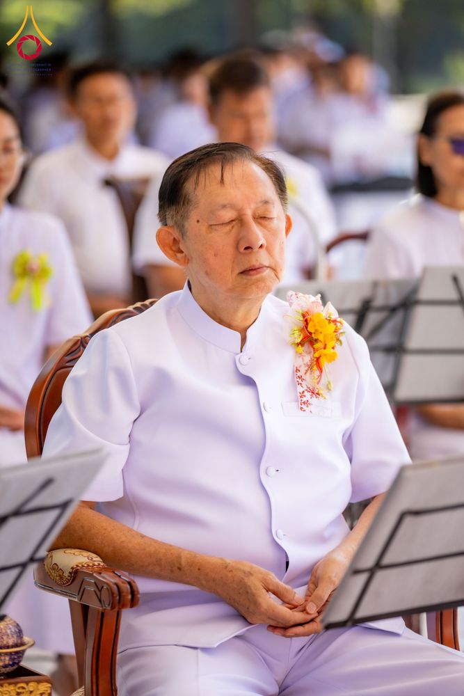 ภาพ No.285764:วันพุธที่ 10 ธันวาคม พ.ศ.2568  พิธีตอกเสาเข็มมงคลต้นสุดท้าย รองรับองค์พระเจดีย์เพื่อสร้างสันติภาพโลก ณ ศูนย์ปฏิบัติธรรมและศูนย์อบรมเยาวชน ชัยนาท