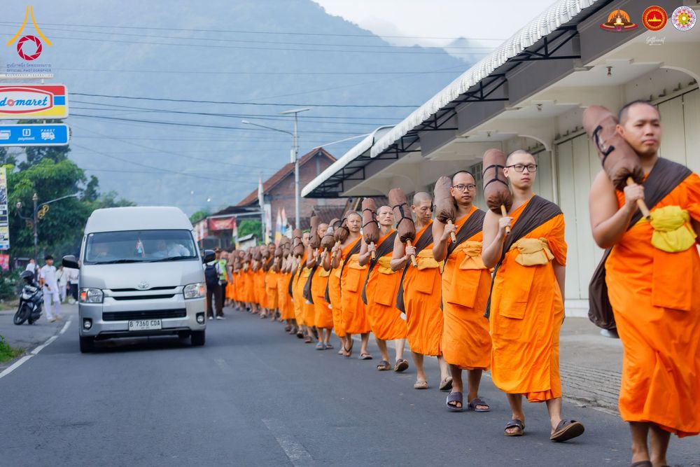 ภาพ No.280058:วันที่ 31 ธันวาคม พ.ศ. 2568 เดินธรรมยาตราที่บรมพุทธโธ อินโดนีเซีย
