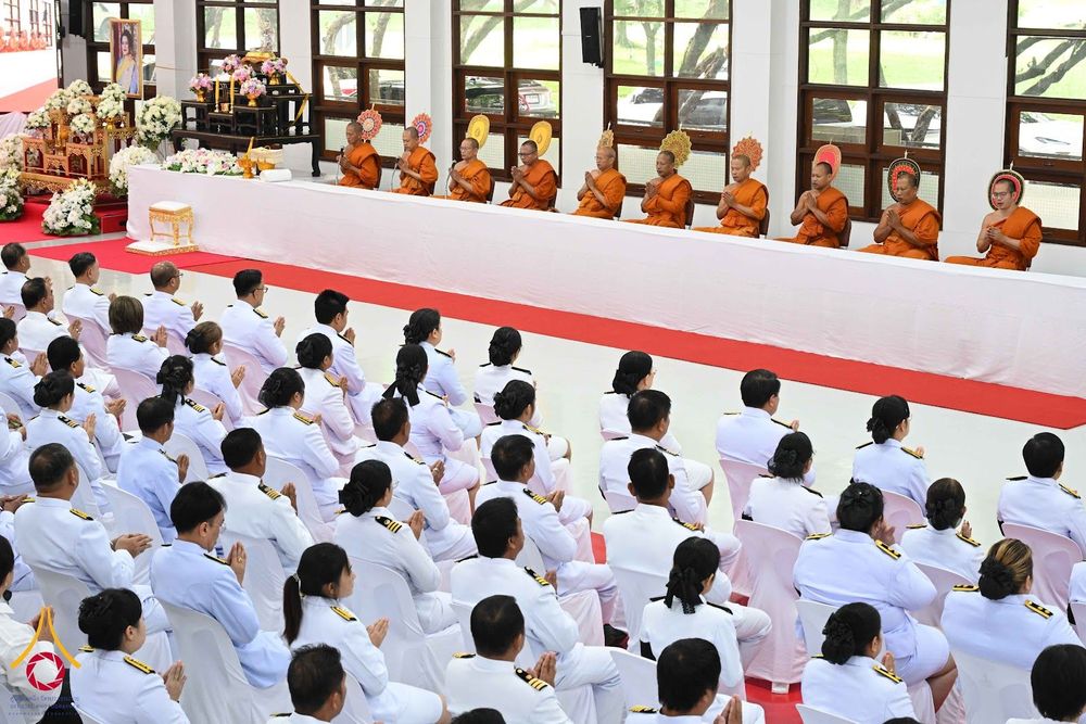 ภาพ No.344207:วันที่ 12 สิงหาคม พ.ศ. 2569  พสกนิกรชาวอำเภอคลองหลวง พร้อมใจร่วมพิธีสวดพระพุทธมนต์และทำบุญตักบาตรถวายพระราชกุศล เนื่องในวันคล้ายวันพระราชสมภพ สมเด็จพระบรมราชชนนีพันปีหลวง และวันแม่แห่งชาติ 12 สิงหาคม 2569