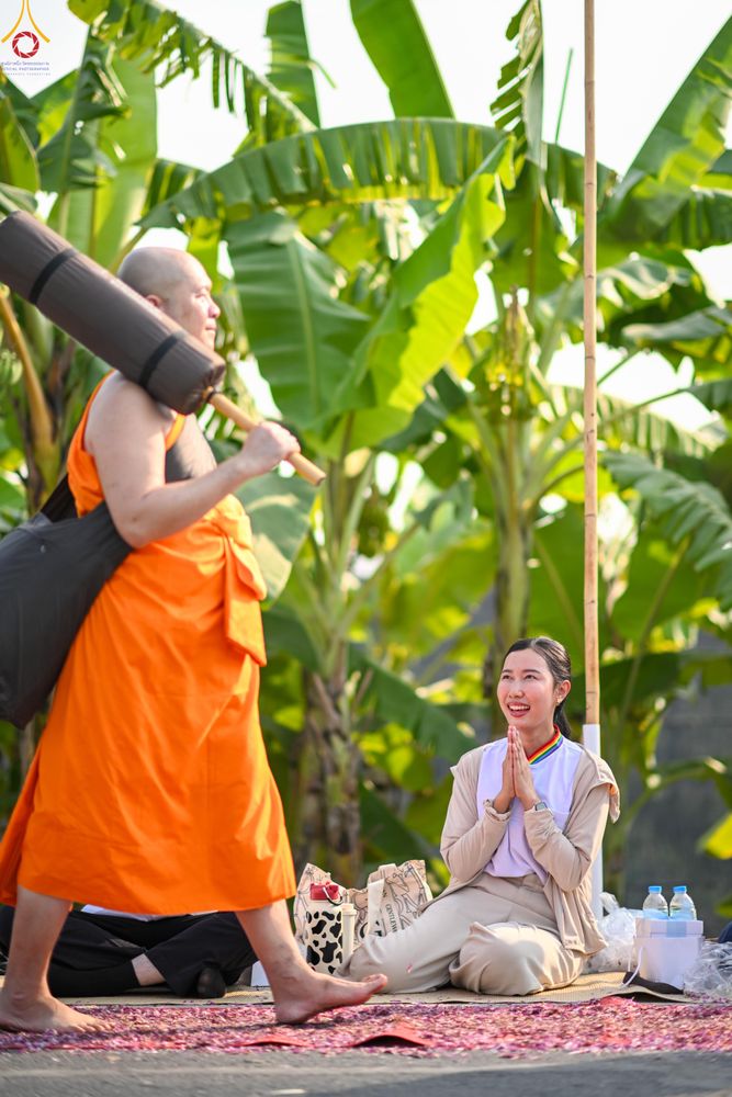 ภาพ No.299457:วันที่ 18 มกราคม พ.ศ. 2569 พิธีต้อนรับพระธรรมยาตรา ณ อนุสรณ์สถานลำดับที่ 5 สถานที่เผยแผ่วิชชาธรรมกายครั้งแรก อนุสรณ์สถานบางปลา วัดบางปลา อำเภอบางเลน จังหวัดนครปฐม ในโครงการธรรมยาตรา กตัญญูบูชา มหาปูชนียาจารย์ พระมงคลเทพมุนี(สด จนฺทสโร) พระผู้ปราบมาร อนุส