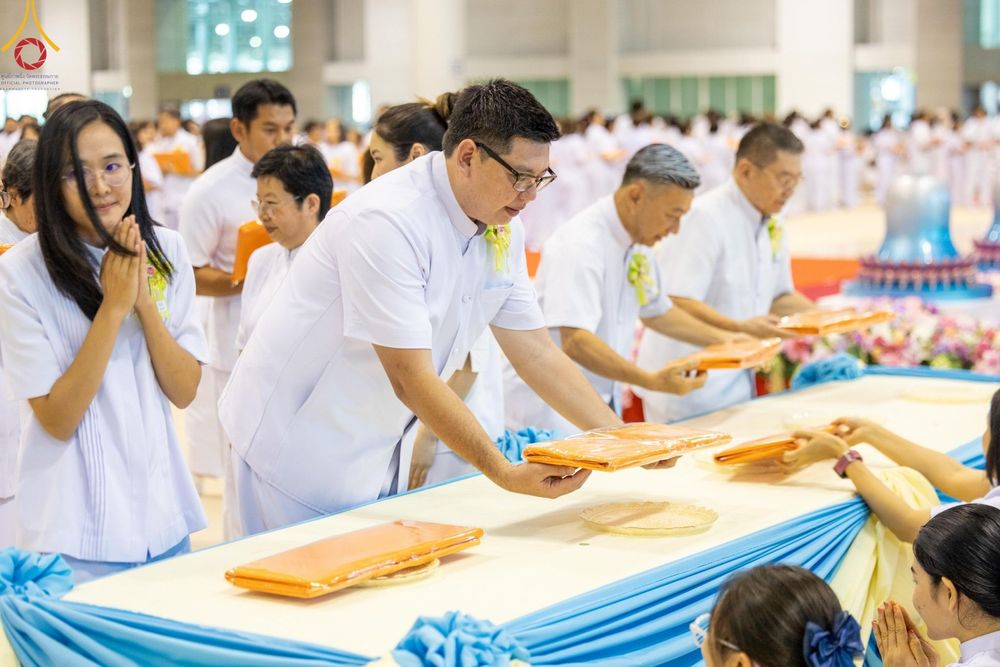 ภาพ No.150200:พิธีทอดผ้าป่าสมทบกฐินวัดพระธรรมกาย และสมทบกฐิน 30,000 วัดทั่วไทย ครั้งที่ 1 เนื่องในวันธรรมชัย 27 สิงหาคม พ.ศ.2567 ณ สภาธรรมกายสากล วัดพระธรรมกาย