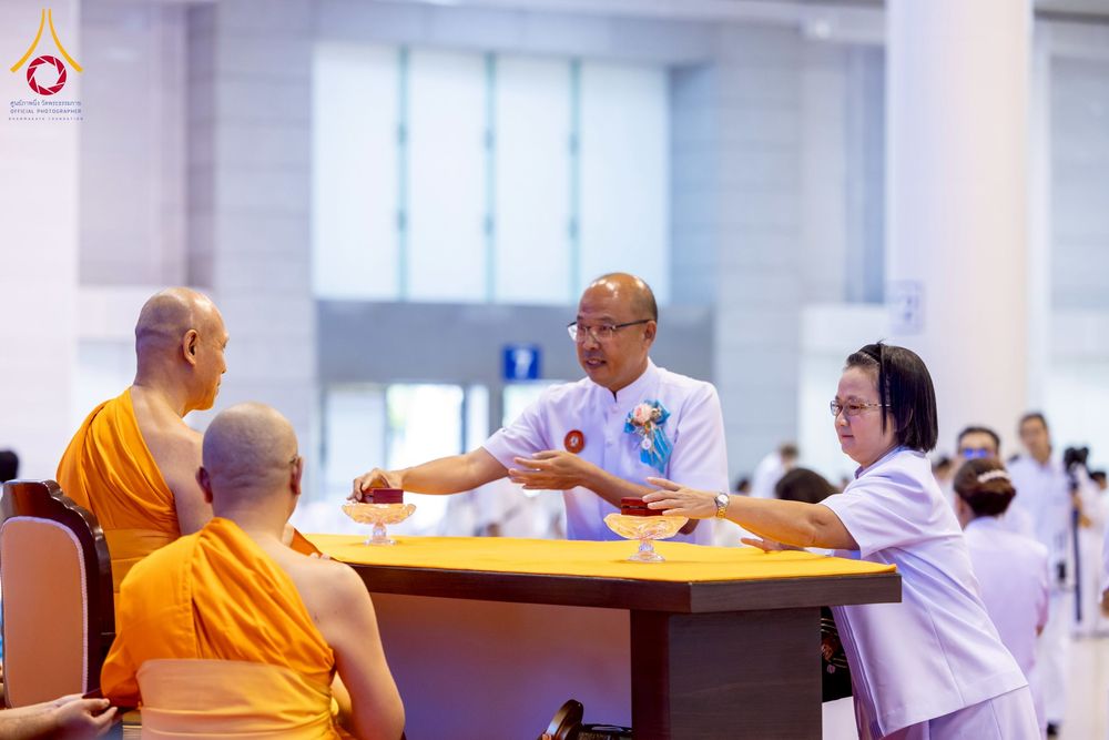 ภาพ No.264398:วันอาทิตย์ที่ 2 พฤศจิกายน พ.ศ. 2568 พิธีบูชาข้าวพระ ณ สภาธรรมกายสากล วัดพระธรรมกาย