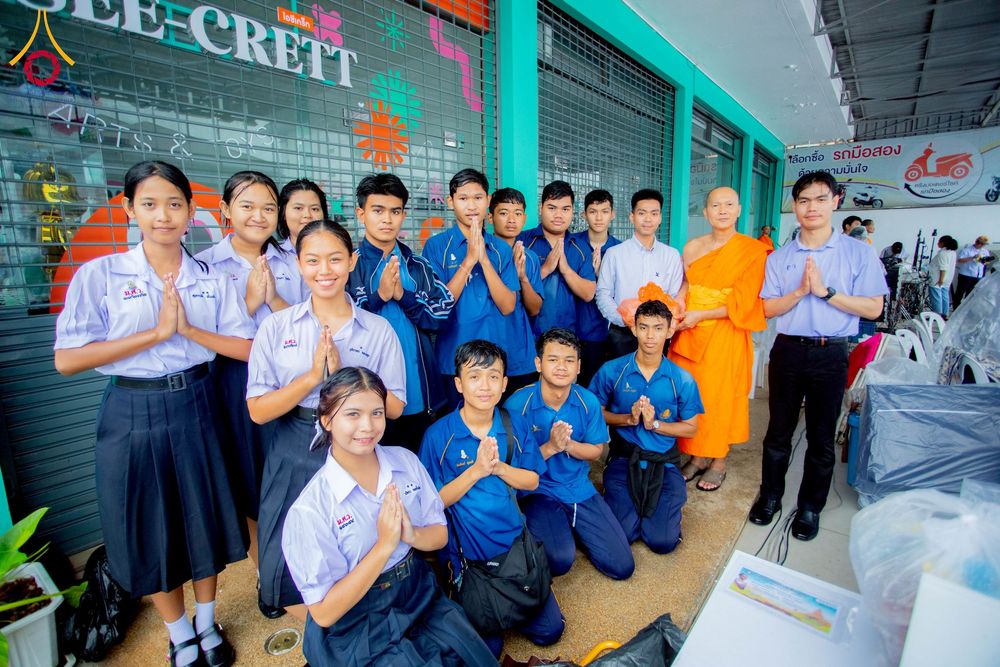 ภาพ No.226182:วันอาทิตย์ที่ 25 พฤษภาคม พ.ศ. 2568 พิธีตักบาตรพระ 1,000 รูปเมืองตรัง ครบรอบ 110 ปี เมืองทับเที่ยง ถวายเป็นพุทธบูชา ถวายเป็นพระราชกุศลแด่รัชกาลที่ 10 และอุทิศส่วนกุศลแด่อดีตเจ้าเมืองตรัง และบรรพบุรุษ ณ บริเวณหน้าศาลากลางจังหวัดตรัง ถนนพระราม 6