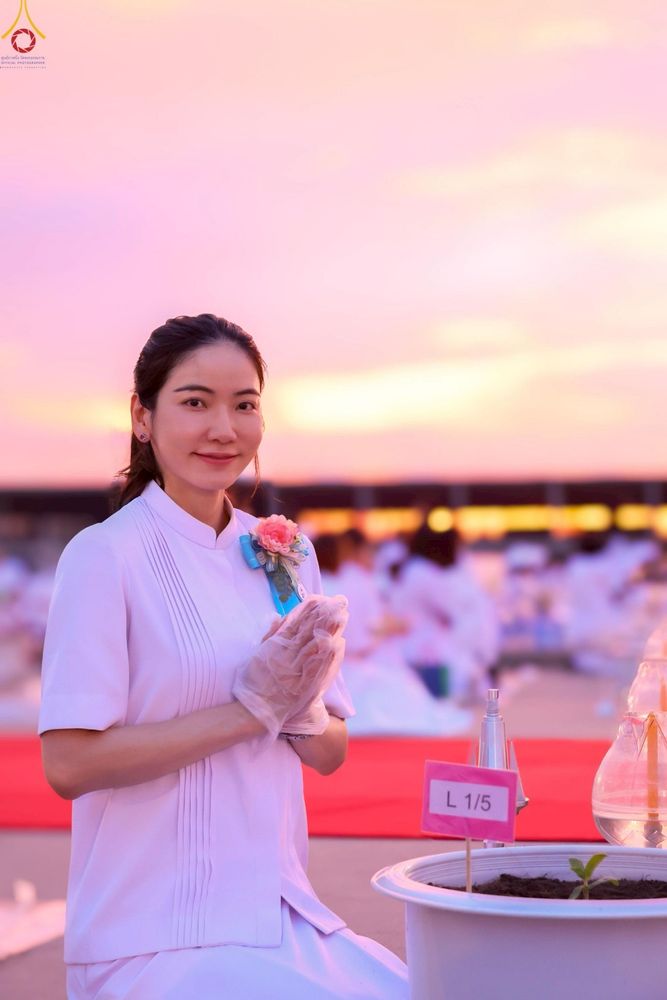 ภาพ No.252997:วันที่ 10 ตุลาคม พ.ศ. 2568 พิธีปลูกต้นทรัพย์บานชื่น ณ ลานธรรม วัดพระธรรมกาย