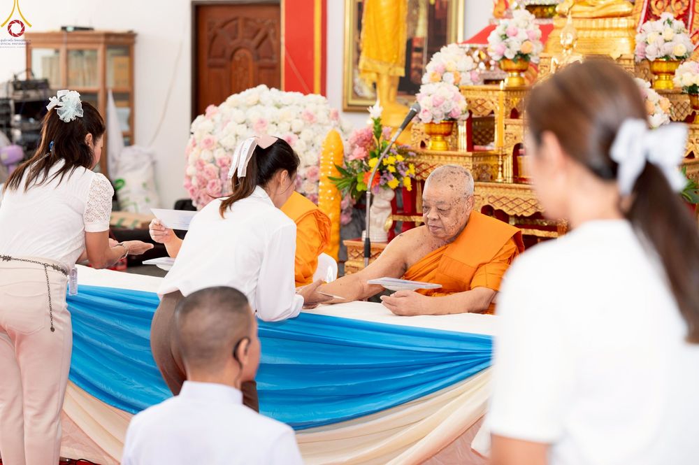 ภาพ No.234485:วันพฤหัสบดีที่ 24 กรกฎาคม พ.ศ. 2568 พิธีถวายสังฆทานแก่คณะสงฆ์ 323 วัด , พิธีมอบกองทุนหนุนแรงใจช่วยครูใต้ , พิธีทำบุญส่วนกุศลแด่ผู้วายชนม์ ในเหตุการณ์ความไม่สงบ 4 จังหวัด ชายแดนภาคใต้ (ปัตตานี , ยะลา , นราธิวาส , สงขลา) ปีที่ 21 ครั้งที่ 179 ณ วัดเวฬุวัน 