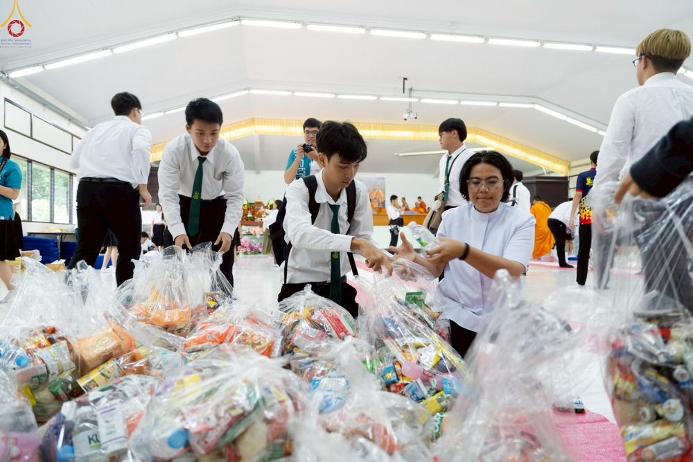 ภาพ No.243163:วันพฤหัสบดีที่ 4 กันยายน พ.ศ. 2568 เวลา 07.00-08.15 น. มหาวิทยาลัยเกษตรศาสตร์ กำแพงแสน ร่วมทำบุญตักบาตร Freshy KU85 พระสงฆ์ 85 รูป