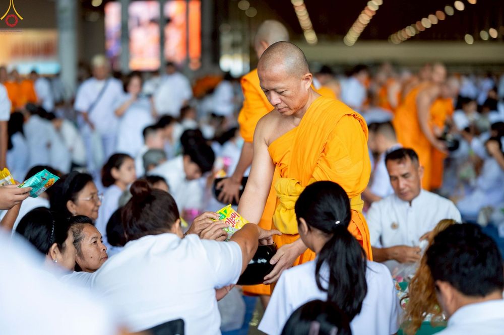 ภาพ No.263971:วันอาทิตย์ที่ 2 พฤศจิกายน พ.ศ. 2568 พิธีตักบาตรอาทิตย์ต้นเดือน ณ บ้านแก้วเรือนทองคุณยายฯ วัดพระธรรมกาย