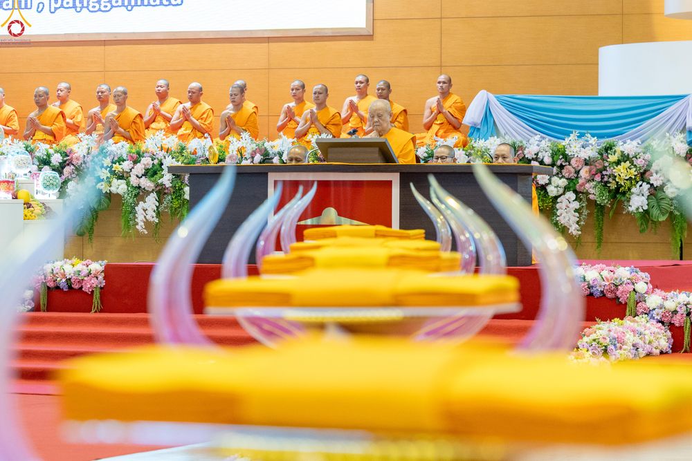 ภาพ No.318587:วันอาทิตย์ต้นเดือนที่ 5 เมษายน พ.ศ.2569 พิธีทอดผ้าป่าสมทบมหาสังฆทาน 40,000 กว่าวัดทั่วประเทศ ณ สภาธรรมกายสากล วัดพระธรรมกาย