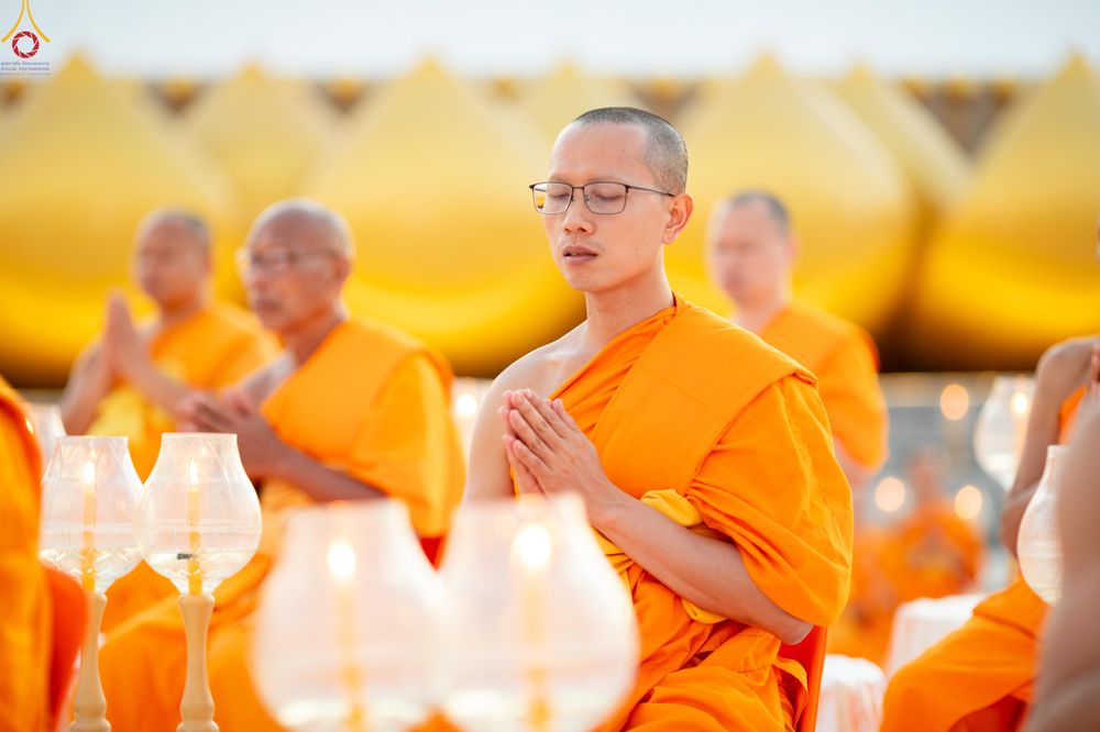 ภาพ No.302355:วันที่ 23 มกราคม พ.ศ. 2569 พิธีจุดประทีปธรรมถวายเป็นพุทธบูชา (ภาพชุดที่ 2) และบูชาธรรมมหาปูชนียาจารย์  ณ อนุสรณ์สถานลำดับที่ 5 สถานที่เผยแผ่วิชชาธรรมกายครั้งแรก อนุสรณ์สถานบางปลา วัดบางปลา อำเภอบางเลน จังหวัดนครปฐม ในโครงการธรรมยาตรา กตัญญูบูชา มหาปูชนีย