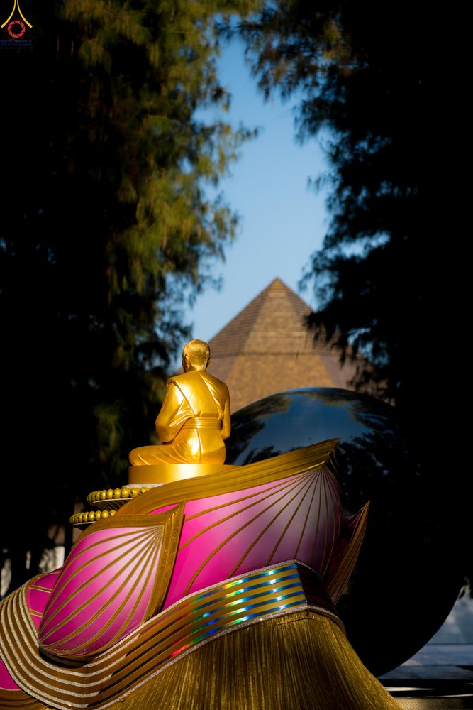 ภาพ No.288488:วันที่ 4 มกราคม พ.ศ. 2569 พระธรรมยาตราปฏิบัติธรรม และถ่ายภาพหมู่ประวัติศาสตร์ ในโครงการธรรมยาตรา กตัญญูบูชา มหาปูชนียาจารย์ พระมงคลเทพมุนี(สด จนฺทสโร) พระผู้ปราบมาร อนุสรณ์สถาน 7 แห่ง ปีที่ 14 ณ อนุสรณ์สถานมหาวิหารพระมงคลเทพมุนี (โลตัสแลนด์) อ.สองพี่น้อง