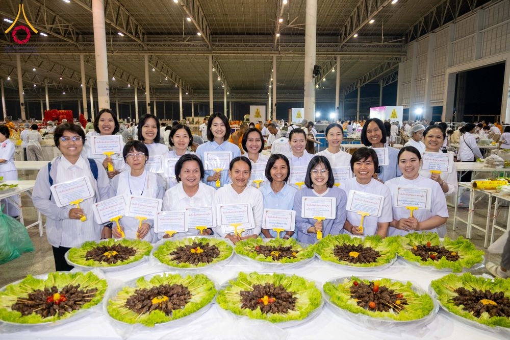 ภาพ No.303798:วันที่ 28 มกราคม พ.ศ. 2569 พิธีถวายภัตตาหารเป็นสังฆทาน แด่พระธรรมยาตรา ณ วัดพระธรรมกาย  จังหวัดปทุมธานี ในโครงการธรรมยาตรา กตัญญูบูชา มหาปูชนียาจารย์ พระมงคลเทพมุนี(สด จนฺทสโร) พระผู้ปราบมาร อนุสรณ์สถาน 7 แห่ง ปีที่ 14