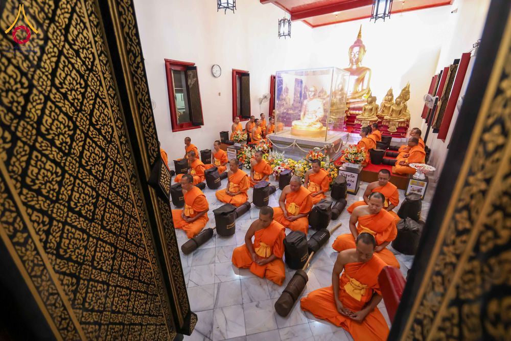 ภาพ No.297244:วันที่ 15 มกราคม พ.ศ.2569 พระธรรมยาตราปฏิบัติธรรมและถ่ายภาพหมู่ประวัติศาสตร์ อนุสรณ์สถานลำดับที่ 4 สถานที่เกิดด้วยกายธรรม  ณ วัดโบสถ์บน ต.บางคูเวียง จ.นนทบุรี ในโครงการธรรมยาตรา กตัญญูบูชา มหาปูชนียาจารย์ พระมงคลเทพมุนี(สด จนฺทสโร) พระผู้ปราบมาร อนุสรณ์ส