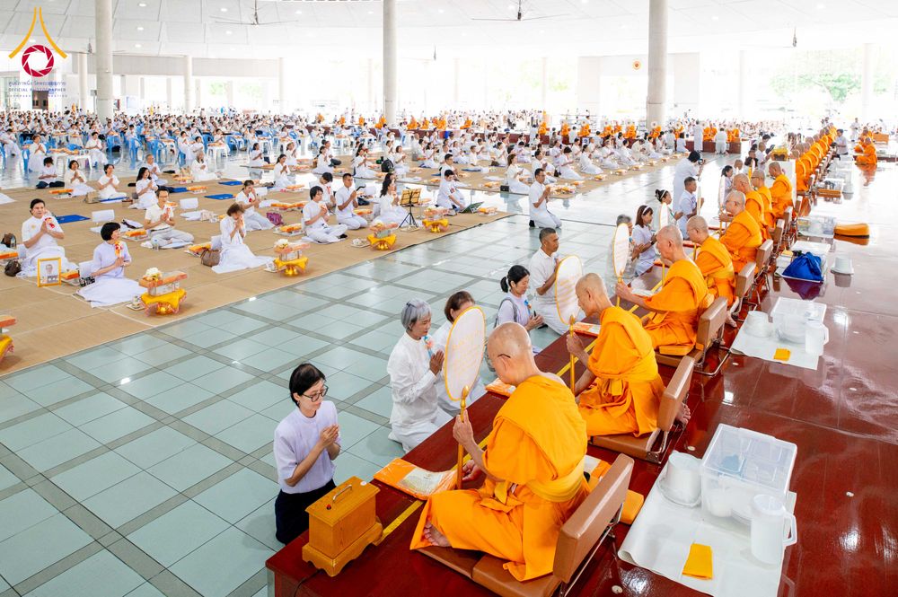 ภาพ No.346135:วันที่ 28 สิงหาคม พ.ศ.2569 พิธีบุพเปตพลี ครั้งที่ 186 ร่วมอุทิศส่วนกุศล แด่หมู่ญาติผู้ล่วงลับไปแล้ว และเป็นปัจจัยสนับสนุน การเผยแผ่พระพุทธศาสนา ณ หอฉันคุณยายอาจารย์ วัดพระธรรมกาย