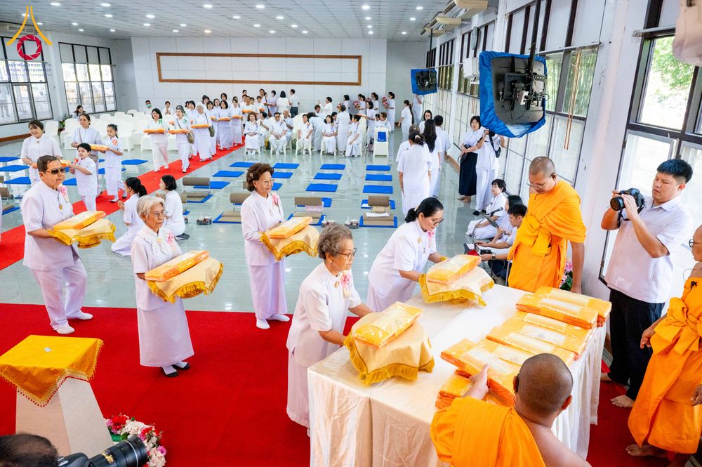 ภาพ No.278395:วันพุธที่ 10 ธันวาคม พ.ศ.2568  พิธีทอดผ้าป่าเพื่อสนับสนุนโครงการตักบาตรพระ 10,000 รูป เมืองกาญจนบุรี ณ อาคารปลูกศรัทธา วัดพระธรรมกาย