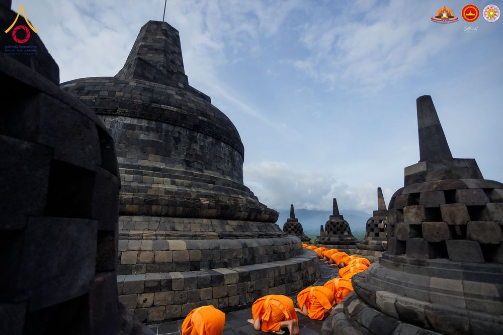 ภาพ No.280095:วันที่ 31 ธันวาคม พ.ศ. 2568 เดินธรรมยาตราที่บรมพุทธโธ อินโดนีเซีย