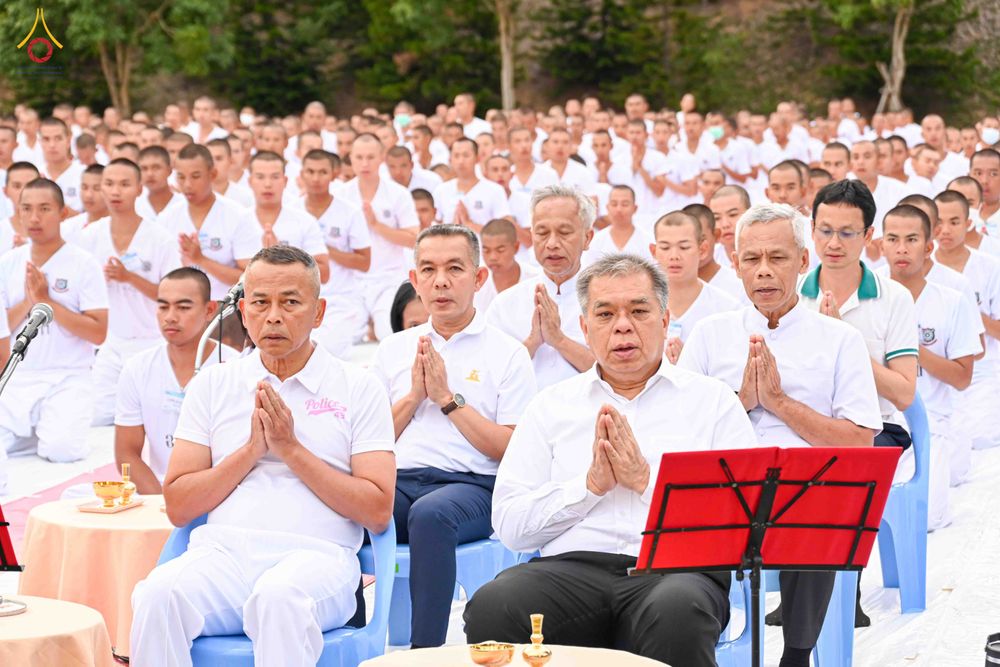 ภาพ No.340957:วันที่ 26 กรกฎาคม พ.ศ. 2569 โครงการพัฒนาคุณธรรม จริยธรรม สำหรับนักเรียนนายสิบตำรวจ (นสต.) รุ่นที่ 17 ศูนย์ฝึกอบรมตำรวจภูธรภาค 1 ได้จัดกิจกรรม ตักบาตรเพื่อน้อมอุทิศถวายเพื่อเป็นพระราชกุศลฯ  และปฏิบัติธรรม ติวธรรมมะ ณ ศูนย์ปฏิบัติธรรมเวิล์ดพีช วัลเล่ย์ (Wo