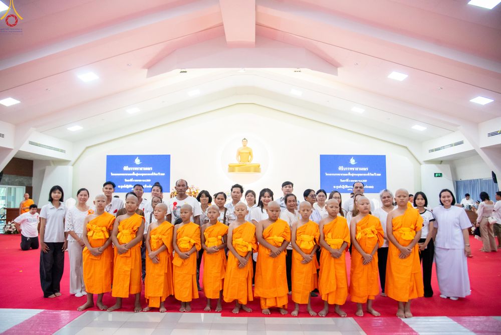 ภาพ No.320202:วันเสาร์ที่ 4 เมษายน 2569 พิธีตัดปอยผม ขอขมาผู้ปกครอง  มอบบาตร-ผ้าไตร และพิธีบรรพชาสามเณร 87 รูป  ณ ศูนย์ปฏิบัติธรรมระยอง(บ้านช่องลม)  ต.บางบุตร อ.บ้านค่าย จ.ระยอง