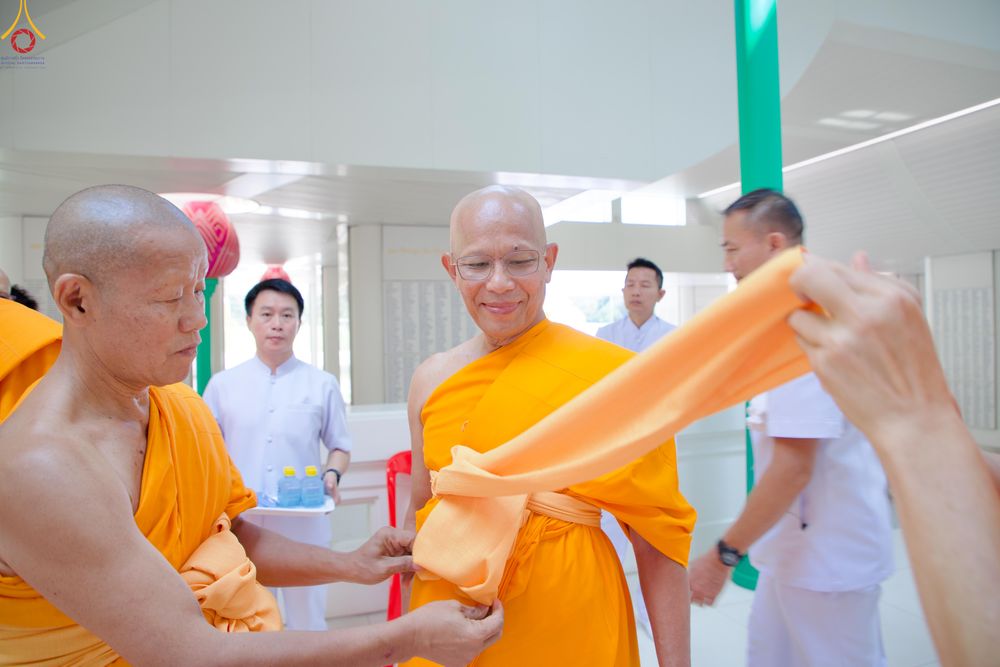 ภาพ No.330768:วันวิสาขบูชา อาทิตย์ที่ 31 พฤษภาคม พ.ศ.2569 พิธีบรรพชาสามเณรอุบาสก 11 ท่าน , พิธีถวายบาตรผ้าไตร และจตุปัจจัยไทยธรรม แด่สามเณร , พิธีอุปสมบทอุทิศชีวิต , พิธีกล่าวคำกัปปิยภัณฑ์  ณ อุโบสถพระไตรปิฎก วัดพระธรรมกาย จังหวัดปทุมธานี