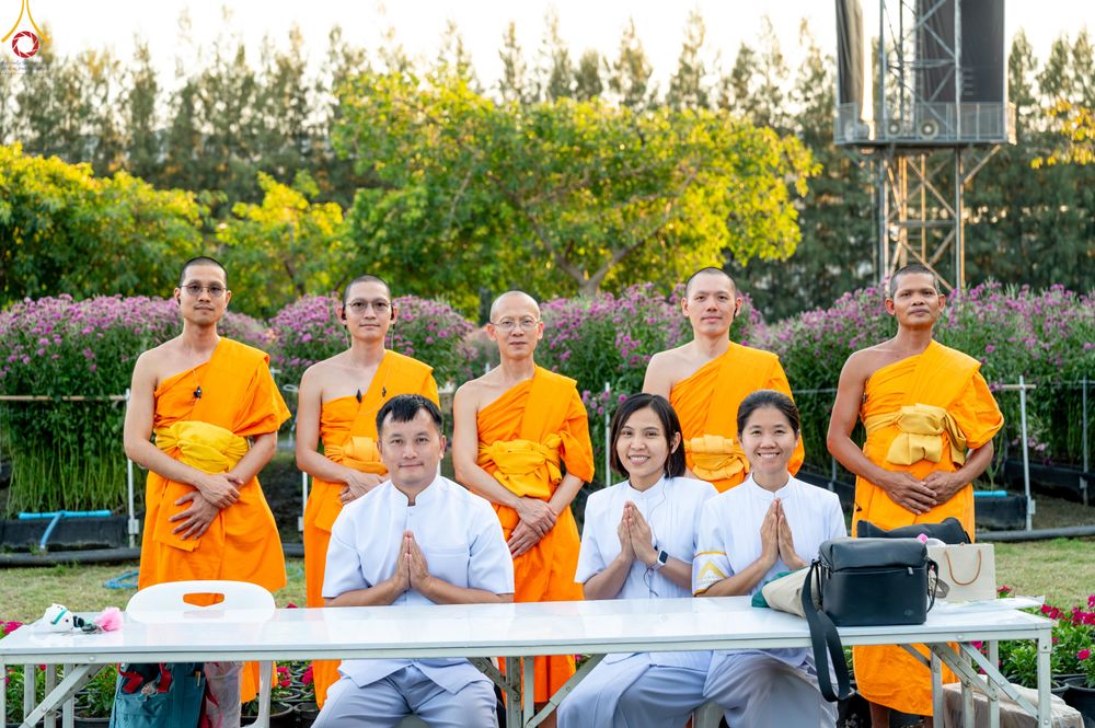 ภาพ No.281049:วันที่ 28 ธันวาคม พ.ศ.2568 กิจกรรมเก็บดอกแพงรวย ณ ทุ่งสวรรค์ตะวันฉาย วัดพระธรรมกาย