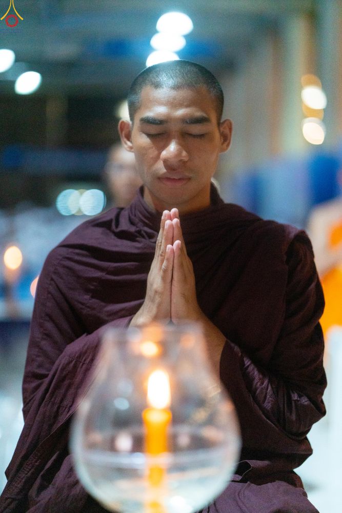 ภาพ No.330995:วันวิสาขบูชา อาทิตย์ที่ 31 พฤษภาคม พ.ศ.2569 พิธีจุดวิสาขประทีป , พิธีเวียนประทักษิณ  รอบพระมหาธรรมกายเจดีย์  และพิธีฉลองชัยสวดมนต์บทธัมมจักกัปปวัตนสูตร  ครบ 8,415,000,000 จบ ณ วัดพระธรรมกาย