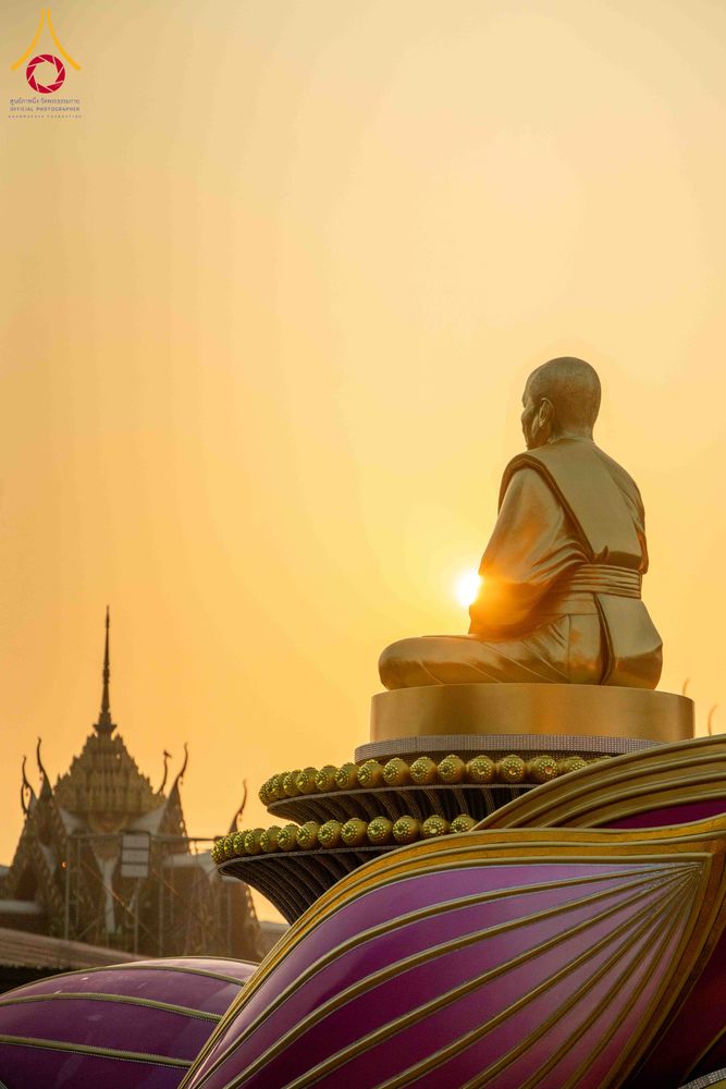 ภาพ No.297413:วันที่ 15 มกราคม พ.ศ.2569 พระธรรมยาตราปฏิบัติธรรมและถ่ายภาพหมู่ประวัติศาสตร์ อนุสรณ์สถานลำดับที่ 4 สถานที่เกิดด้วยกายธรรม  ณ วัดโบสถ์บน ต.บางคูเวียง จ.นนทบุรี ในโครงการธรรมยาตรา กตัญญูบูชา มหาปูชนียาจารย์ พระมงคลเทพมุนี(สด จนฺทสโร) พระผู้ปราบมาร อนุสรณ์ส